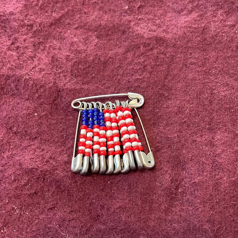Vintage 90’s American Flag Pin